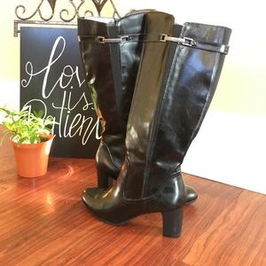Wide-calf black boots